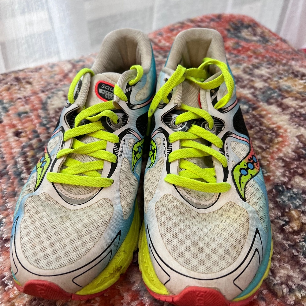 Sacouny Women‘s Running Shoes SZ 8